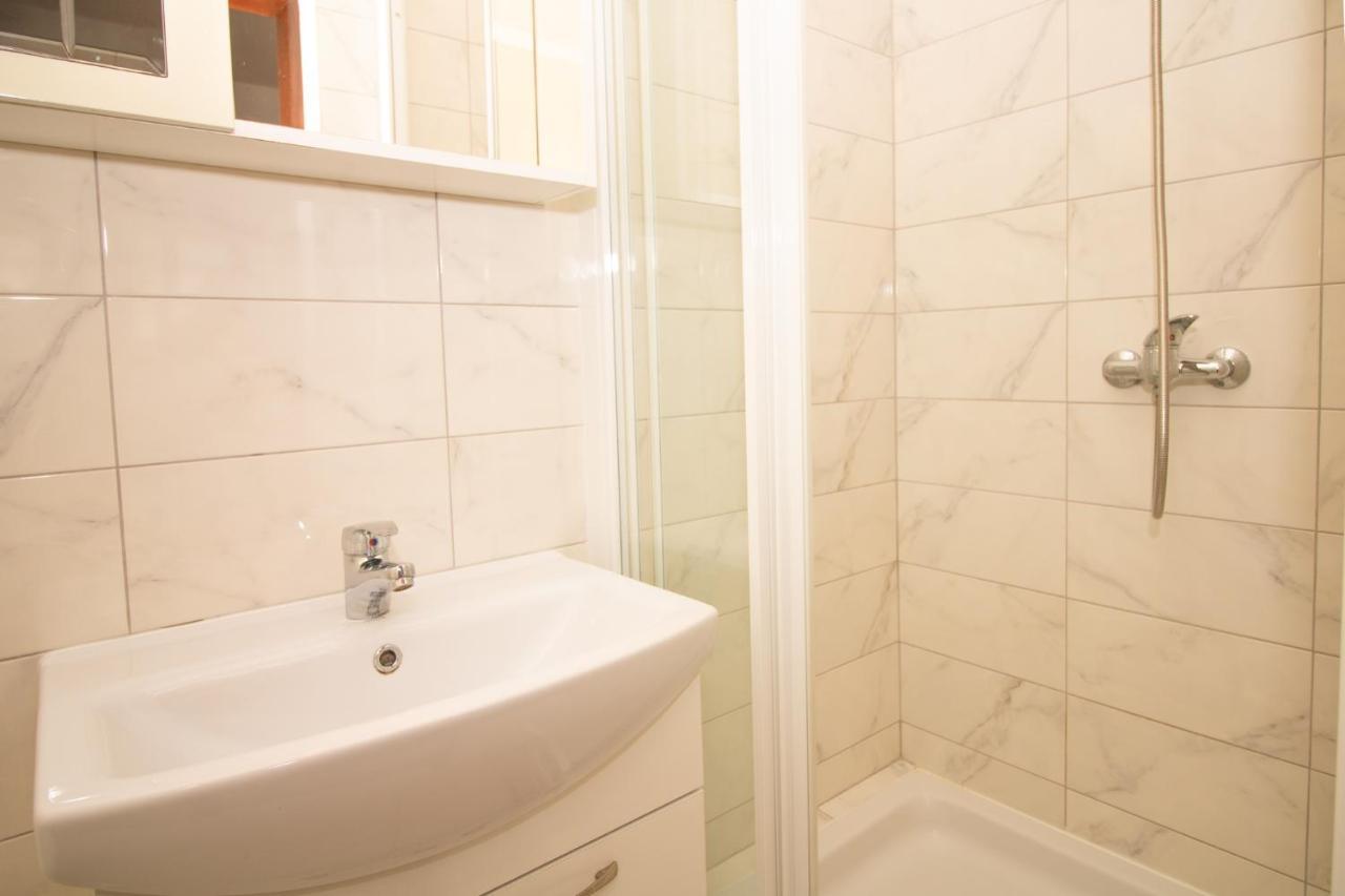 באסקה Renata Apartment With A View מראה חיצוני תמונה